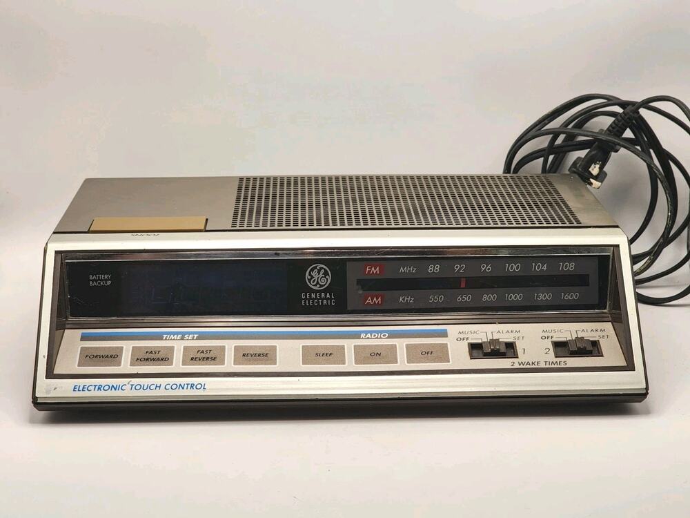 Vintage GENERAL ELECTRIC 7-4663A Battery Backup Touch Control Alarm CLOCK RADIO